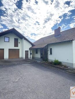 Viel Platz zum Leben! - Massives Wohnhaus mit Doppelgarage und Paradiesgarten in 97633 Trappstadt! - Trappstadt