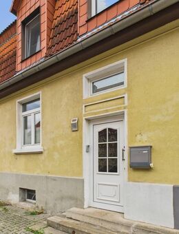 Charmantes Reihenmittelhaus in Leuna - modernisiert, unterkellert und mit Potenzial - Leuna