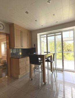 RESERVIERT Zweifamilienhaus in Bad Emstal mit 222 m², moderne Heiztechnik - Bad Emstal