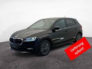 Skoda Fabia, 1.0 TSI Tour 2-ZON BEHEIZ WSS, Jahr 2022 - Kaufbeuren