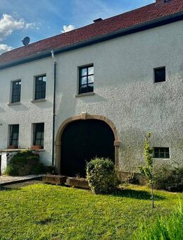 Charmantes Bauernhaus mit viel Potenzial und großem Grundstück! Direkt gegenüber Fußgängerbrücke nach Echternach! - Echternacherbrück