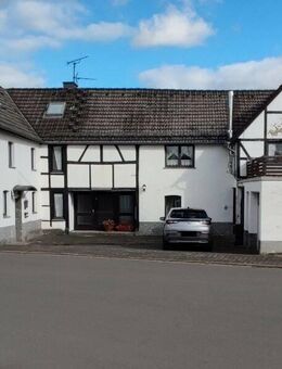 freistehendes Zweifamilien- Generationenhaus mit zusätzl. großem Einzimmerapartment in Freilingen, Gemeinde Blankenheim - Blankenheim (Nordrhein-Westfalen)
