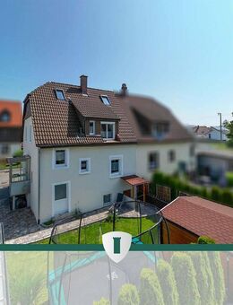 Attraktive, umfangreich modernisierte DHH mit schönem Garten in zentraler Lage von Hüfingen - Hüfingen