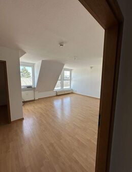 Stralsund: Fritz-Reuter-Str.: 3 Zimmer-Wohnung im Dachgeschoss, ca. 68 m² per SOFORT zu vermieten - Stralsund
