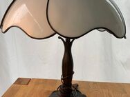 Tiffany -Tischlampe 50 cm hoch, Glass / Metalllegierung - Hilden