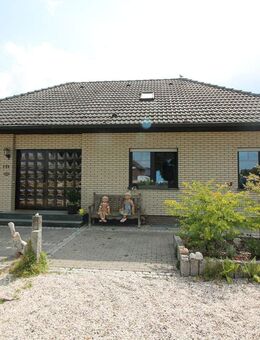 Zweifamilienhaus in Rheinberg-Ossenberg - wunderschön gelegen, mit großem liebevoll angelegtem Garten - Rheinberg