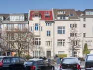 Exklusives Wohnen auf zwei Ebenen im Altbaujuwel mit außergewönlicher Dachterrasse - Düsseldorf