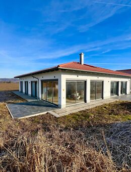 LUXUS BUNGALOW DER PREMIUM-KLASSE - EDELROHBAU ZUM FERTIGSTELLEN - KFW-55 - BARRIEREFREI - Neuötting