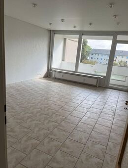 Eigennutzung oder Investitionsobjekt 3 Zi Wohnung mit Balkon in zentraler, aber ruhiger Lage - Langenhagen