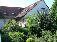 Zentrales Wohnen und dennoch ruhig: 2 Zimmerwohnung mit großem Balkon, Blick ins Grüne - Frankfurt (Main)