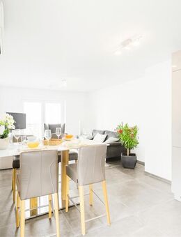 Voll möblierte 2-Zimmer-Luxuswohnung mit Garten & Außenstellplatz in Frankfurt-Preungesheim - Frankfurt (Main)