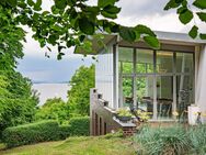 Hoch über dem Plöner See in Naturlage - Architektur trifft Aussicht! - Nehmten