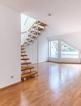 NUR WENIGE METER BIS ZUR WILHELMSTRAßE UND DENNOCH RUHIG GELEGEN! Maisonette Wohnung mit Stellplatz - Wiesbaden