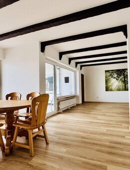 Einziehen und Wohlfühlen! Großzügige 2-Zimmerwohnung mit Wohlfühlcharakter und schönem Balkon! - Mettmann