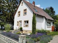 Freistehendes Einfamilienhaus in Harxheim mit großem Garten/Bauplatz, keine Maklerprovision - Harxheim
