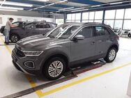 VW T-Roc, 1.0 TSI Life Dig ro App, Jahr 2023 - Hannover