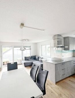 Neuwertige, großzügige 3,5 Zimmer Wohnung mit Aufzug und barrierefrei in Pliezhausen! - Pliezhausen