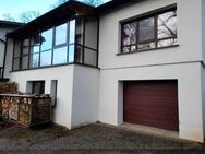 Großes Einfamilienhaus in ruhiger Lage,vollunterkellert,guten Grundriss und 2 Garagen sucht neuen Eigentümer. - Gera