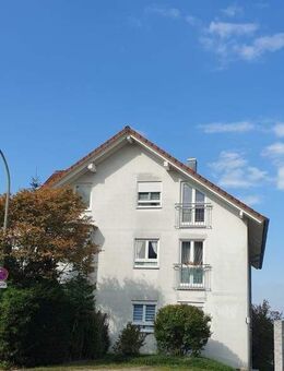 Helle, schön geschnittene ca. 41 m² große 2-Zimmerwohnung mit Balkon und Carport - Baden-Baden