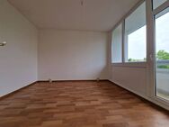 Frisch renovierte Wohnung mit Balkon und moderner, offener Küche! Renovierung in Kürze abgeschlossen - Halle (Saale)