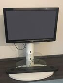 stylische TV Halterung mit Beleuchteten Glasböden in 24568