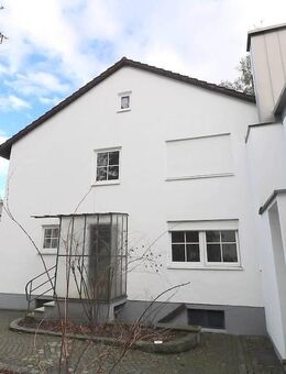 Zweifamilienhaus mit 3 Garagen in Essenbach/Landshut - Zum selbst darin Wohnen oder als Investment! - Essenbach