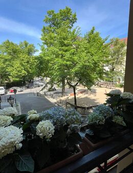Altbaujuwel mit fünf Zimmern und Balkon- direkt an der Gethsemanekirche - Berlin