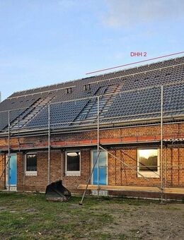 Giebel - frisch verkleidet! Doppelhaushälfte im Bau, KfW 40 - Oster-Ohrstedt