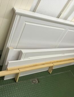 Weißes Einzelbett aus massivem Kiefernholz - Solothurn