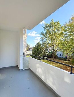 Helle + großzügige 2-Zimmer-Wohnung mit sonnigem Balkon in ruhiger & zentrumsnaher Lage - Hannover