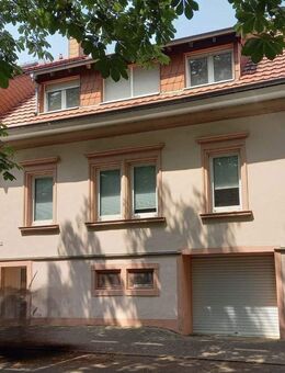 Zweifamilienhaus komplett kernsaniert und renoviert (2 Wohnunen mit 2 Eingängen) Terrasse, Balkonen, Garten und Garage, in St. Ingbert-SÜD - Sankt Ingbert