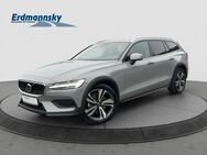 Volvo V60, B4 CC Plus AWD 19Zoll, Jahr 2023 - Celle