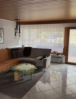 Erdgeschosswohnung mit Balkon und Garage in Köngen - Köngen