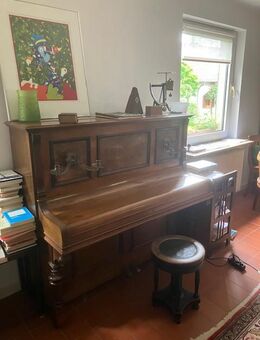 Klavier aus sehr schönem Holz, gebraucht, hergestellt von Jul. Deesz, Saarbr. - Saarbrücken