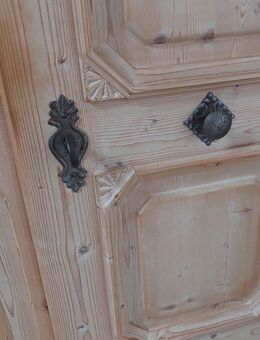 Voglauer Anno 1900 kleiner Schrank – 90 cm breit, mit Metallschloss – 69509 Mörlenbach - Mörlenbach