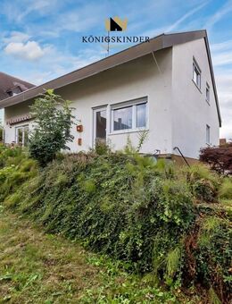 Großzügiges Einfamilienhaus mit Garten, Einliegerwohnung, Garage & barrierefreiem Zugang zum EG - Gerlingen
