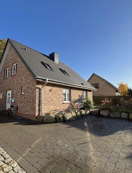 Technische Raffinesse trifft auf Landhausstil - Hochwertiges Einfamilienhaus in Sackgassenlage - Tellingstedt