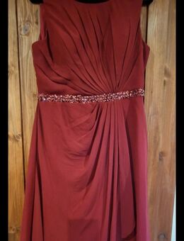 Rotes Abendkleid mit Raffung - Größe XXXL (46) - Weißenfels