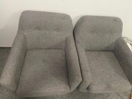 2 moderne Sessel mit silbernen Füßen hell grau Sofa - Baesweiler Zentrum