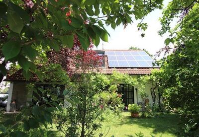 **GROSSZÜGIG UND KOMFORTABEL** Traumhaus mit Traumgarten in TOP-Wohnlage Neufahrn (S1)