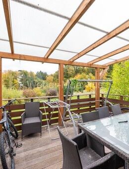 Einseitig angebautes EFH mit Balkon, großem Garten + Blick ins Grüne - Windeck