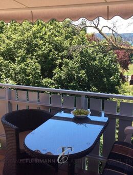 Wohnen auf der Mettnau: Attraktive 3-Zimmer-Whg., Teilseesicht + Dachraum in 3-Familienhaus + Garage - Radolfzell (Bodensee)