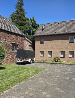 Haus mit Charme und Potential inkl. kleinem Baugrundstück in Bergisch Gladbach - Bergisch Gladbach