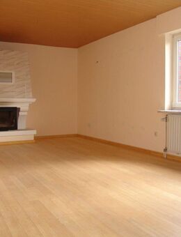 Kleve: 3-Zimmer-Wohnung mit Balkon, 2 Kellerräume u. Garage - Kleve (Nordrhein-Westfalen)