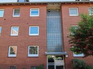 Sofort wohlfühlen: Helle und offen geschnittene Dachgeschosswohnung mit Stellplatz in Quickborn - Quickborn (Landkreis Pinneberg)