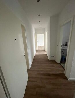 Kernsanierte 3-Zi. Wohnung in der City - Krefeld