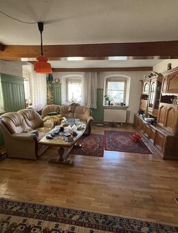 Historischer Charme trifft modernen Komfort - Zweifamilienhaus mit neuem Dach und Anbau - Wonsees