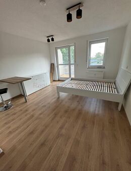 Voll möblierte EG - Wohnung mit neuer EBK und Wintergarten im EG -- TG-Stellplatz ** Top ** - Weiden (Oberpfalz)