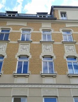 KAPITALANLAGE: Gut geschnittene 3-Raum-Etagenwohnung nahe Zentrum mit West-Balkon und Stellplatz | Vermietet | Ruhige Lage in Haselbrunn! - Plauen