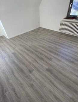 + Kapitalanlage mit Potenzial in gefragter Lage + Freistehendes 3-Familienhaus in Bergisch Gladbach - Bergisch Gladbach